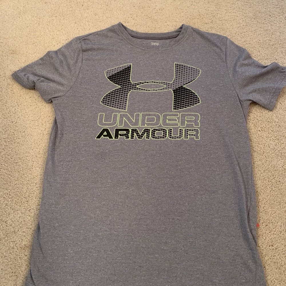 Boys Under Armour short sleeve T-shirt